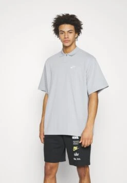 Nike Sportswear Club Matchup - Poloshirt - Wolf Grey/White -Mode Kledingwinkel 0270cefc003041f89e7ca7283285bd07