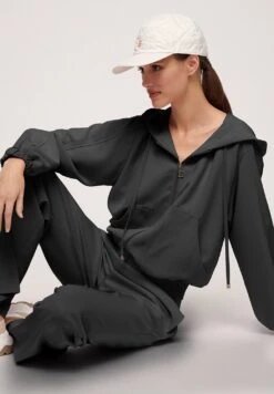 LUISA SPAGNOLI Verista - Sweater Met Rits - Nero -Mode Kledingwinkel 02c9eaf7ec124373ac5f8f0f78d79402