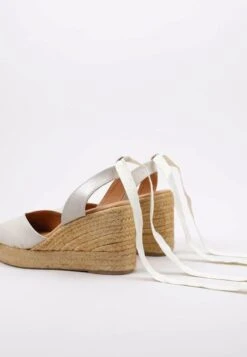 Karme - Hoge Hakken - Beige -Mode Kledingwinkel 075095d9d3fd4ca4b4304eb9e424d9a8