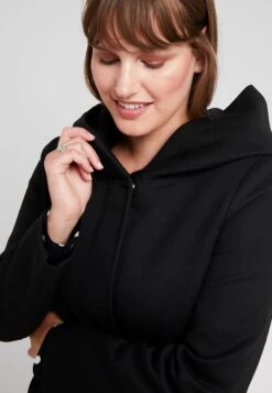 Vero Moda Curve Vmverodona - Halflange Jas - Black -Mode Kledingwinkel 09deca780833427d836fb8ce96230b08