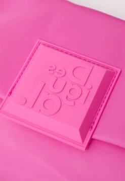 Desigual Bag_Chocolin 23_Rodas - Handtas - Fuxia Magico -Mode Kledingwinkel 0c859820c7074b07bcb82fe83cdbaefe