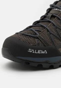 SALEWA Mtn Trainer Lite Gtx - Outdoorschoenen - Wallnut/Fluo Coral -Mode Kledingwinkel 0dfe00c6011f40e7a7751ed10df38c4c