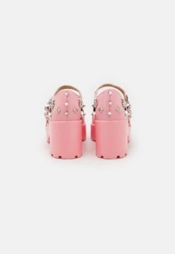 KOI FOOTWEAR Devil Double Strap Mary Janes - Klassieke Pumps - Pink 11 KOI FOOTWEAR Devil Double Strap Mary Janes - Klassieke Pumps - Pink -Mode Kledingwinkel 127d6cc282f846c29912c9ef654efb54