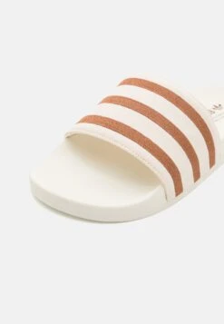 Adidas Originals Adilette Unisex - Muiltjes - White/Preloved Brown/Cloud White -Mode Kledingwinkel 13243eece5a648249329cb1d14b72dd2