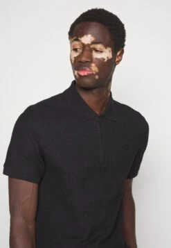 J.Lindeberg Arlo Logo Patch - Poloshirt - Black -Mode Kledingwinkel 18392a9842044601adbcc1d508a61877