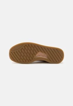 Clarks Craftrun- Sneakers Laag - Warm Beige -Mode Kledingwinkel 1a32b864866b44949fd7298aea913163