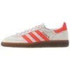 Adidas Originals Handball Spezial - Sneakers Laag - Grey Two/Hi-Res Red /Gold Metallic