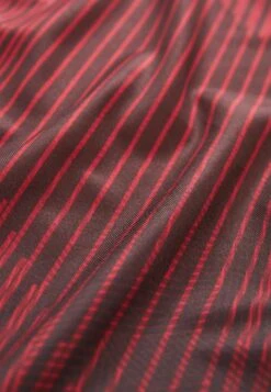 Next Active Tie Dye - T-Shirt Print - Red Diagonal Stripe -Mode Kledingwinkel 296bc0d8e6c548e9863e3bf91e1b0bb4