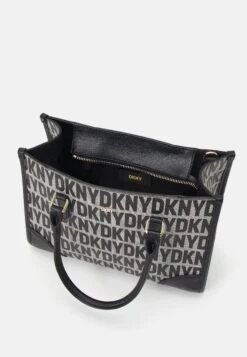 DKNY Perri Box Satchel - Handtas - Black Logo/Black 8 DKNY Perri Box Satchel - Handtas - Black Logo/Black -Mode Kledingwinkel 2a69ab9eb5504577bad3d9e3a97a444d