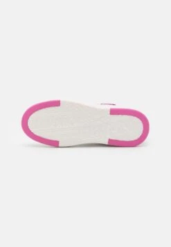 Emporio Armani Sneakers Laag - White/Pink 14 Emporio Armani Sneakers Laag - White/Pink -Mode Kledingwinkel 2c52bfaa77ff46b6a161d7f40566405b