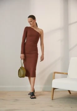 Victoria Beckham One Shoulder- Longsleeve - Brown