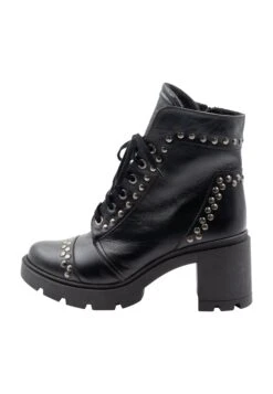 Dreimaster Mit Nieten - Veterboots - Schwarz 8 Dreimaster Mit Nieten - Veterboots - Schwarz -Mode Kledingwinkel 34db5b9a9c894283a06af6689c750c12