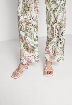 MARC CAIN Broek - Light Lavender 15 MARC CAIN Broek - Light Lavender -Mode Kledingwinkel 3671f5683d1e45ac8ddd2bf88a8fcc50