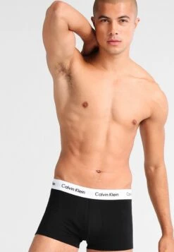 Nieuwe uitgaven -Mode Kledingwinkel 36e3384481ce417b8a560f36b3a21ef6