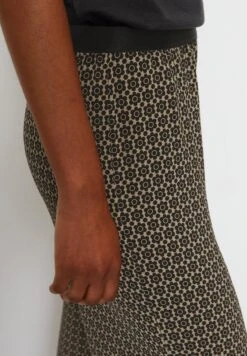 Marc O'Polo Mit Alloverprint Aus Stretchiger- Broek - MultiNordic Sand 10 Marc O'Polo Mit Alloverprint Aus Stretchiger- Broek - MultiNordic Sand -Mode Kledingwinkel 39edfa8f0ba64cefa3fe5f5c924d9b16