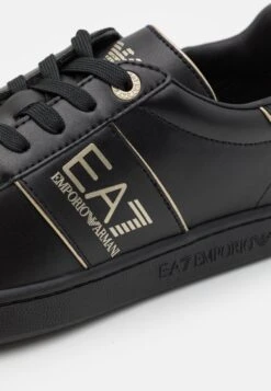 EA7 Emporio Armani Classic Unisex - Sneakers Laag - Triple Black/Gold -Mode Kledingwinkel 3a5a813155dd41849dfacf06df4ba699