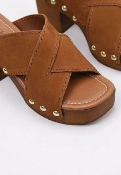 Meira - Clogs - Camel -Mode Kledingwinkel 3c9125c0781647a08ded3d2ae0ee8c70