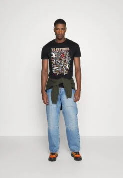 Nieuwe uitgaven -Mode Kledingwinkel 44b86572a1ca4c7a9cd6eb3797b87c18