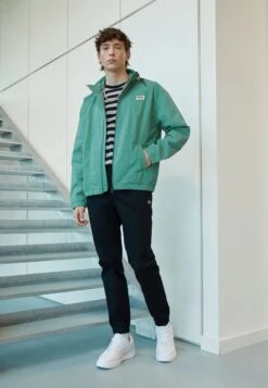 Fila Tantow Jacket - Windjack - Blue Spruce 10 Fila Tantow Jacket - Windjack - Blue Spruce -Mode Kledingwinkel 45013235d3bf4844a547108e1aef69fc