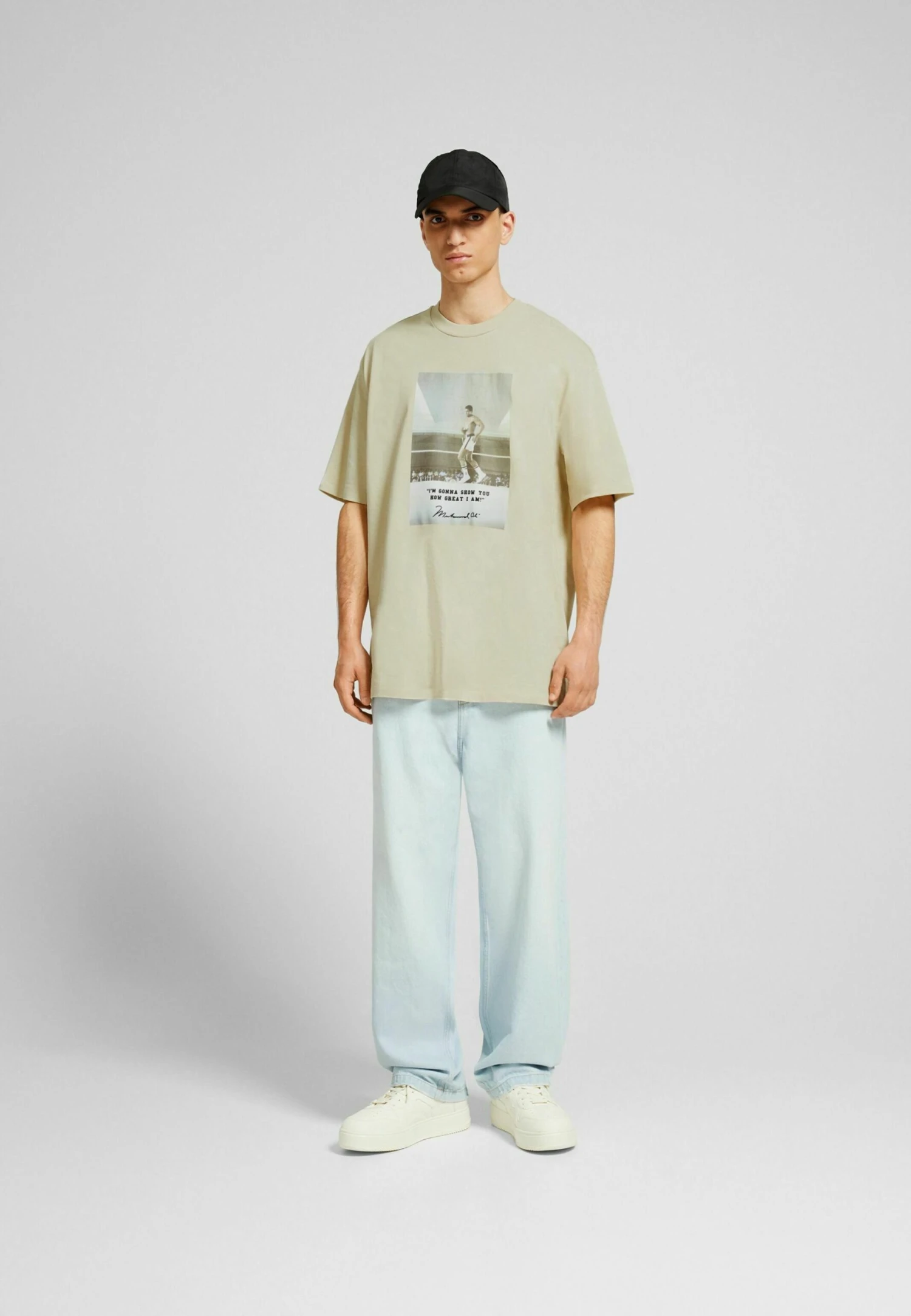 BERSHKA Short Sleeve Boxy Muhammad Ali- T-Shirt Print - Camel 4 BERSHKA Short Sleeve Boxy Muhammad Ali- T-Shirt Print - Camel - Afbeelding 2