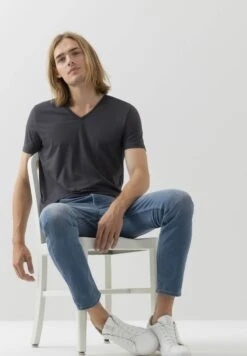 MEY V-Neck - T-Shirt Basic - Midnight Black -Mode Kledingwinkel 463d821ee0444fec8f962425c13cd8da