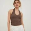 NA-KD Mit Neckholder-Ausschnitt - Top - Brown -Mode Kledingwinkel 47599505a4724d448513fe6146a78b07