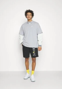 Nike Sportswear Club Matchup - Poloshirt - Wolf Grey/White -Mode Kledingwinkel 4921855ef3e74fceb08bf43e9014ad42