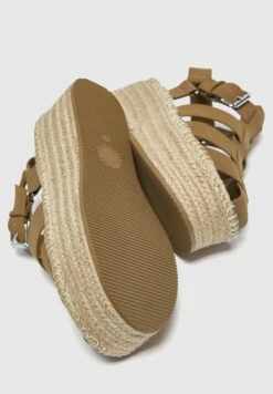 PULL & BEAR Cage - Sandalen Met Sleehak - Brown -Mode Kledingwinkel 49f8e6c8081e4a60a9ece64708e5db79