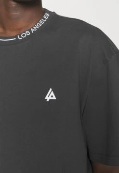 YOURTURN T-Shirt Print - Black 13 YOURTURN T-Shirt Print - Black -Mode Kledingwinkel 4a3afea8d3c644188f4bc404a6541f09