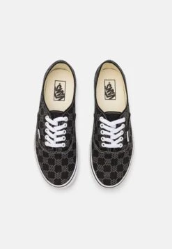 Vans Authentic - Sneakers Laag - Black -Mode Kledingwinkel 4af7db01113d4089ae49745cd9bc08a7