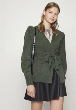 ICHI Ihkamara Ca - Vest - Kombu Green -Mode Kledingwinkel 4b9dba9c0b0c49d89179a19668f75bfc