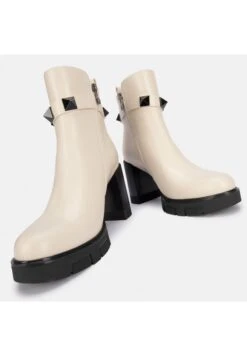 Korte Laarzen - Cream -Mode Kledingwinkel 4c0f9bdc9e994eb6b287ea4d75f7616f