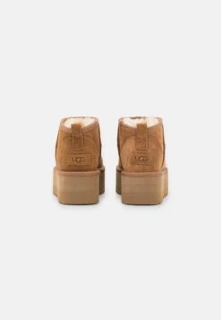 Ugg Classic Ultra Mini Platform - Enkellaarsjes Met Plateauzool - Chestnut -Mode Kledingwinkel 4c43d184cb4c450e800f4e7670fae588
