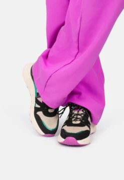 Carocel Met Teddy - Sneakers Laag - Black With Green Combination