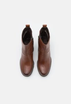 Marco Tozzi By Guido Maria Kretschmer - Korte Laarzen - Cognac 13 Marco Tozzi By Guido Maria Kretschmer - Korte Laarzen - Cognac -Mode Kledingwinkel 52a72a376ed841f793346c8acff99c37