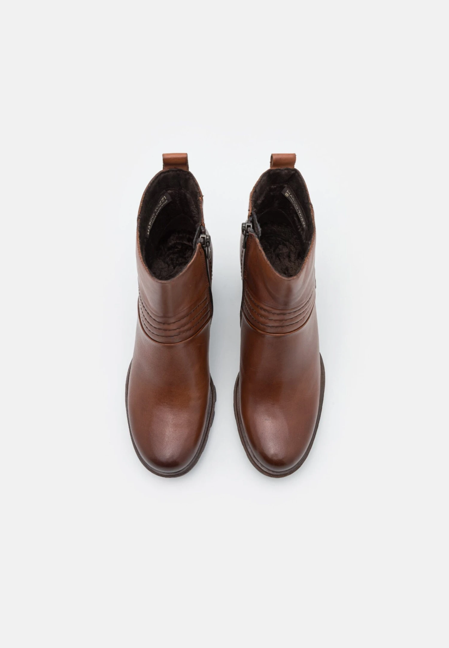 Marco Tozzi By Guido Maria Kretschmer - Korte Laarzen - Cognac 8 Marco Tozzi By Guido Maria Kretschmer - Korte Laarzen - Cognac - Afbeelding 6