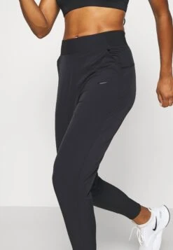 Nike Performance Bliss Pant - Trainingsbroek - Black -Mode Kledingwinkel 5a395c02d6c54756ad5f924ffff84cef