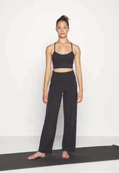 Lululemon Flow Y Longline *Nulu - Sport-Bh Met Light Support - Black 13 Lululemon Flow Y Longline *Nulu - Sport-Bh Met Light Support - Black -Mode Kledingwinkel 5a4156467a93472b9efefc1a16318450