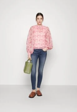Bruuns Bazaar Hyssop Silke Blouse - Blouse - Pink -Mode Kledingwinkel 6388b2a548f54acbb95b71d01da16a16