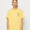 Only & Sons Onsfarris Life Elon Street Tee - T-Shirt Print - Ochre -Mode Kledingwinkel 660f1c15a5564d429215d3bec17d06c1