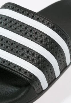 Adidas Originals Adilette Unisex - Muiltjes - Black/White -Mode Kledingwinkel 6837c498b2814795b7dd3abdbb371eaa