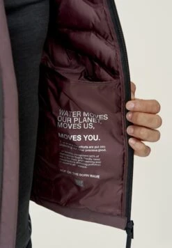 Born Living Yoga Sepik - Bodywarmer - Bleached Cherry -Mode Kledingwinkel 69d6fff98fc746b8a63d4ac78a986441