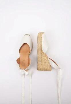 Karme - Hoge Hakken - Beige -Mode Kledingwinkel 69fa024681504314ac7b795c3bb84752