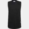Calvin Klein Jeans Monologo Badge Tank - Top - Ck Black -Mode Kledingwinkel 6b1f026e58fe4bdb84f391c7b9d151cc