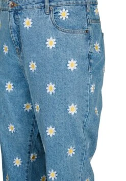 Zizzi Mille With Embroidered Flowers - Straight Leg Jeans - Light Blue Flower -Mode Kledingwinkel 6ca63cf7b6784055bb7c5ada95dff3b9