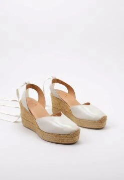 Karme - Hoge Hakken - Beige -Mode Kledingwinkel 704bc3fd69134baa914647fd5e976296