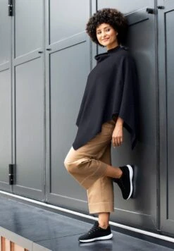 Giesswein Merino Lambswool Poncho - Poncho - Mitternacht -Mode Kledingwinkel 72765c59e5bf40538b0c834cc01b9996