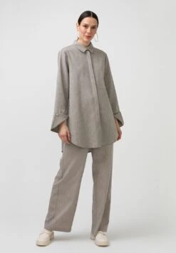 Nieuwe uitgaven -Mode Kledingwinkel 7677805c453a4f4e92266e9e9781fd46