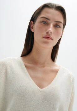 InWear Lukka V-Neck Premium - Trui - Whisper White 13 InWear Lukka V-Neck Premium - Trui - Whisper White -Mode Kledingwinkel 76e602e67d094f98aac5d9f1396cb612