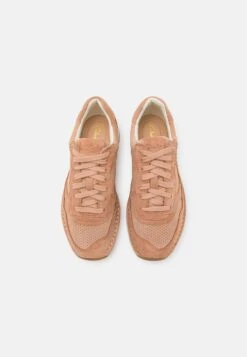 Clarks Craftrun- Sneakers Laag - Warm Beige -Mode Kledingwinkel 7b23a8bf7b4744a7ba76300487fa8069